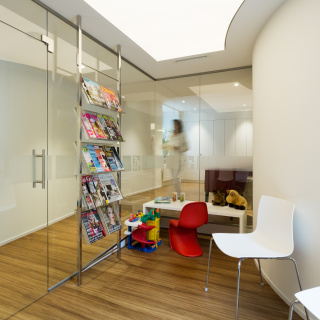  Wartebereich mit Spielecke